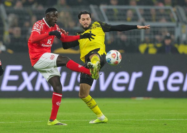 Mainz 05 verlängert mit verletztem Silas