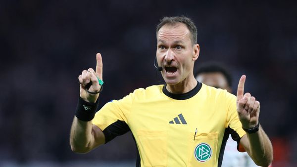 Drei Endrunden als VAR: FIFA würdigt WM-Rekordler Dankert