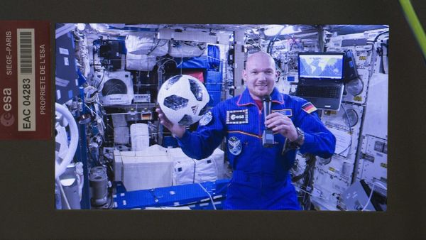 Bei WM-Triumph der USA: NASA will Ball auf den Mond schicken