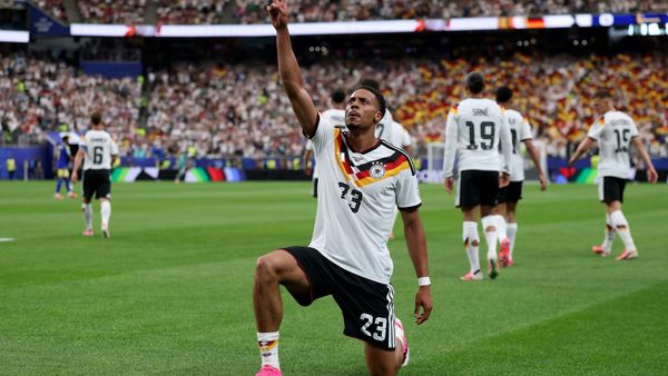 Wegen Spanien: Deutschland mit Sieg sicher weiter