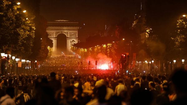 Paris: Knapp 900 Festnahmen nach Ausschreitungen