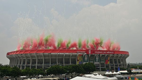 Eröffnungsfeier: Shakira tanzt, die Fans jubeln