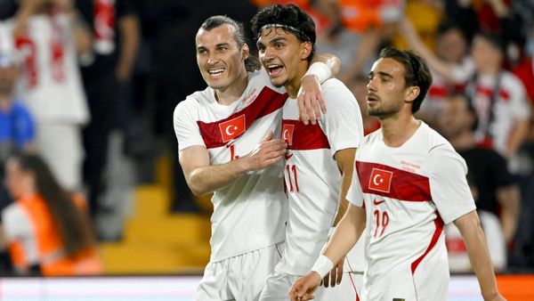 Uzuns Premiere: Türkei holt lockeren Sieg
