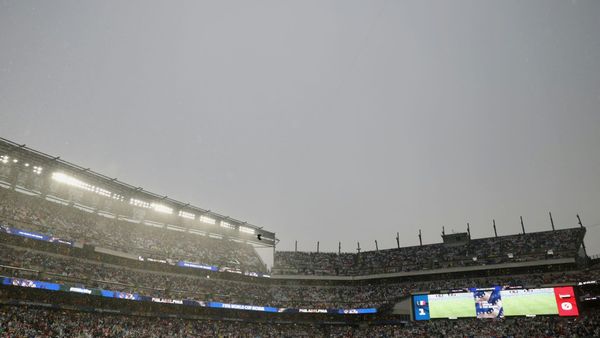 Unwetter: Fans bei Frankreich-Spiel müssen von den Rängen