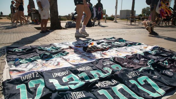 Spaniens Polizei konfisziert mehr als 66.000 Fake-Trikots