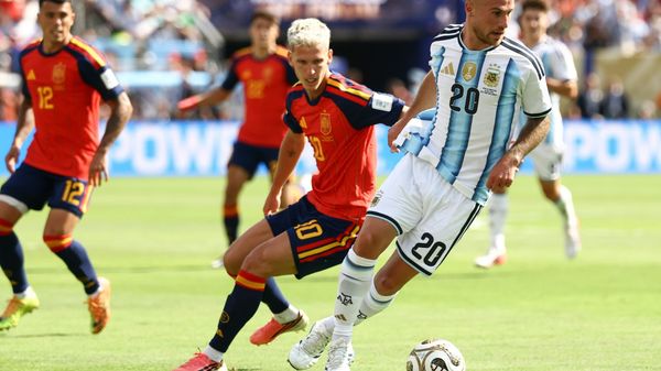 Alexis Mac Allister (r.) sitzt im FIFPRO-Spielerrat
