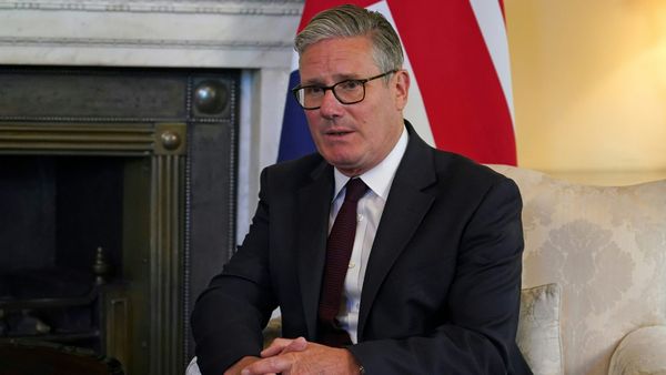 WM: Englands Premierminister verlängert Pub-Öffnungszeiten