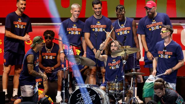 Cucurella singt über "zitternden" Haaland - mal wieder