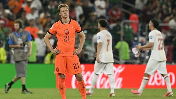Flick muss länger auf Barca-Star de Jong verzichten