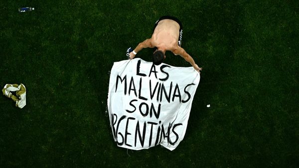 Falklandkonflikt: Argentinier feiern mit "Malvinas"-Banner
