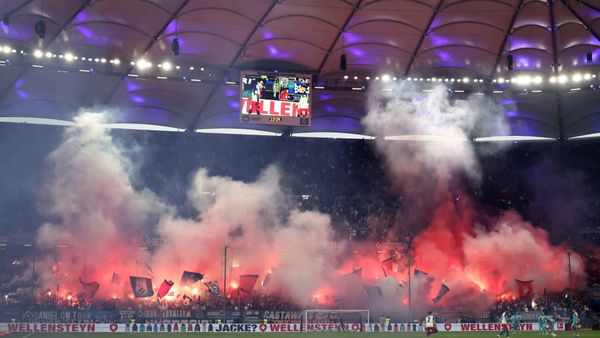 Pyro-Vergehen: Wieder hohe Geldstrafe für HSV