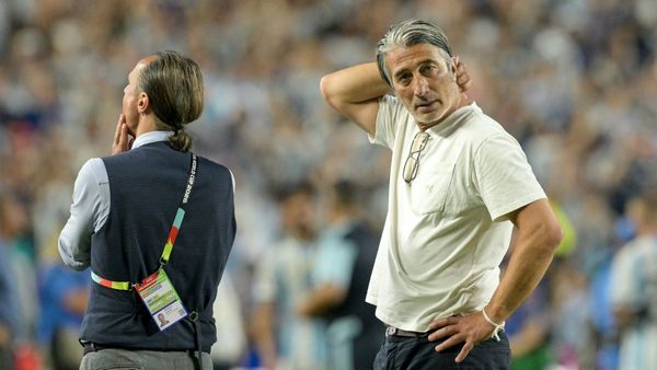 "Mit Fußball nichts zu tun": Yakins Ärger über Video-Gelb-Rot