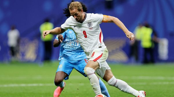 Kane erlöst England: Zittersieg gegen DR Kongo