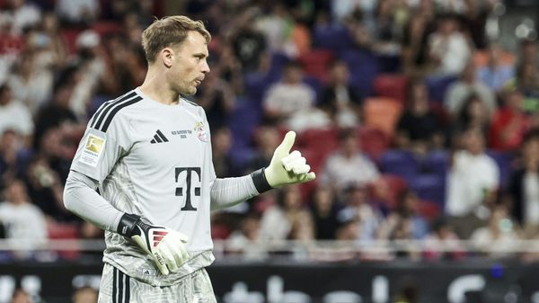 Daumen hoch! Bayern Münchens Kapitän Manuel Neuer