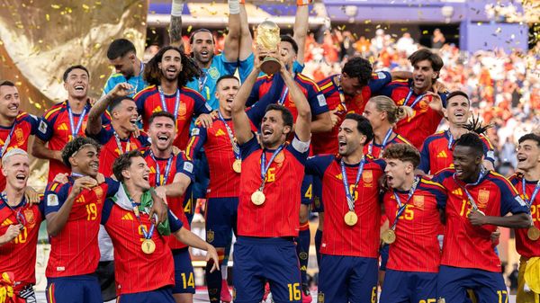 Rodri (M.) holte mit Spanien den WM-Pokal
