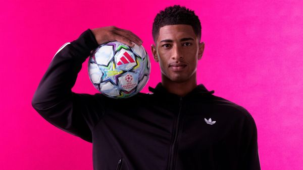 Jude Bellingham mit dem neuen Ball