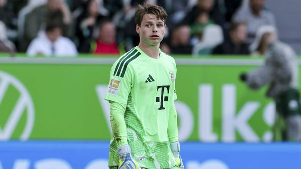 Jonas Urbig im Bayern-Trikot
