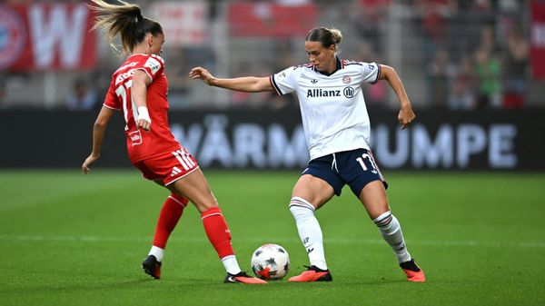 Bayerns Bühl (r.) im Dribbling