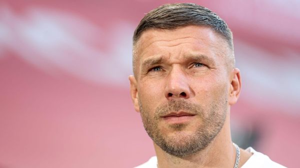 Rief El Mala an: Lukas Podolski