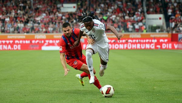 Widom Mike (r.) verlässt den FC Bayern