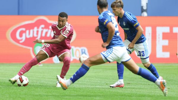 Kylian Mbappé (l.) auf Schalke