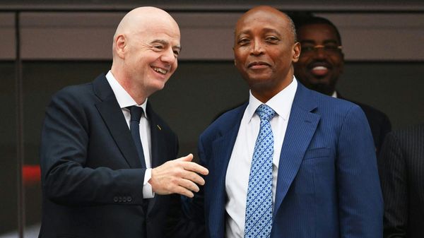 Enge Verbündete: Infantino (l.) und Motsepe
