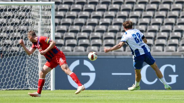 Marten Winkler (r.) erzielt das 2:0