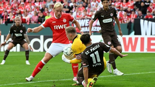 Zweikampf im Pokalduell in Essen
