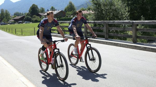 Manuel Neuer (l.) und Jonas Urbig