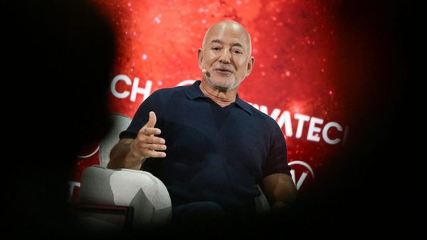 Amazon-Gründer Jeff Bezos bei einer Messe in Paris