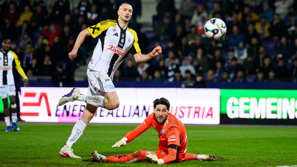 Sasa Kalajdzic (l.) im Trikot des Linzer ASK
