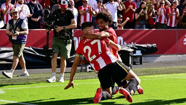 Viel Freude: Vitaly Janelt (l.) und Kevin Schade