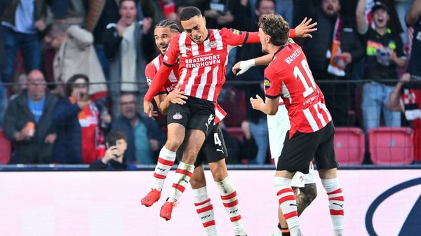 Wanner (r.) bejubelt mit Dest das 1:1
