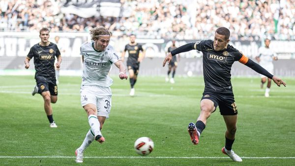 Bolin (Mitte) trifft für Gladbach