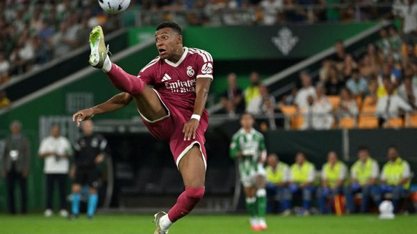 Kylian Mbappé streckt sich vergebens