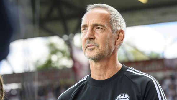 Adi Hütter tritt mit der SGE gegen Augsburg an