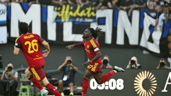 Manu Koné (r.) jubelt