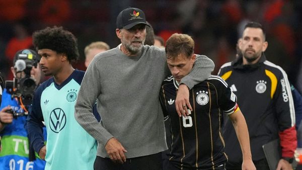 Bundestrainer Jürgen Klopp mit Kapitän Joshua Kimmich