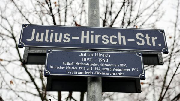 In Gedenken: Julius-Hirsch-Straße in Karlsruhe
