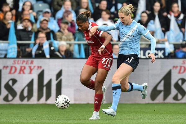 Rebecca Knaak (r.) im City-Trikot