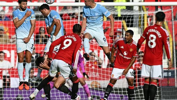 Rashfords Freistoß geht nur an den Pfosten