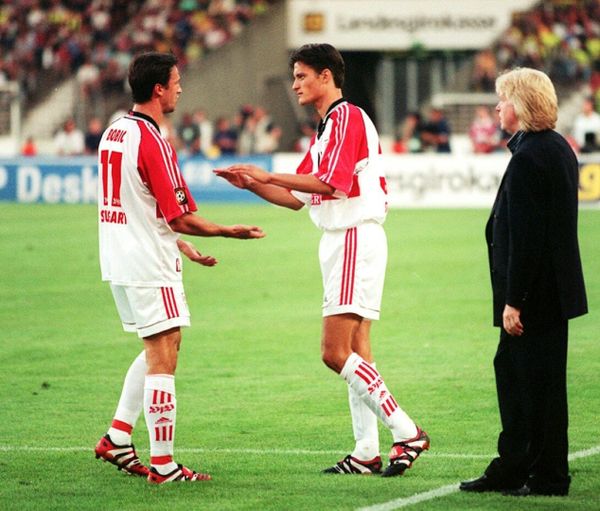 Winfried Schäfer (r.) und Alexander Blessin (M.) im Jahr 1998
