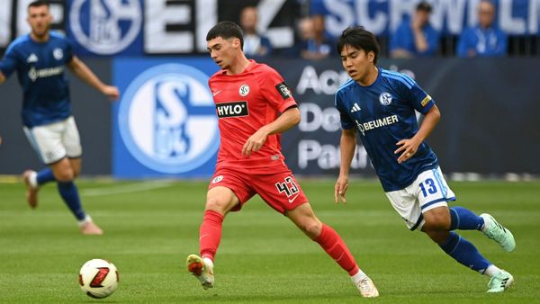 Felix Keidel (M.) im Aufsteigerduell auf Schalke