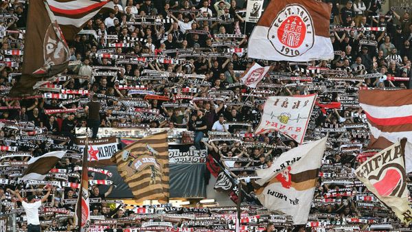 Die Pauli-Fans in Essen