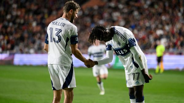Thomas Müller bedankt sich bei Vorlagengeber Diaby