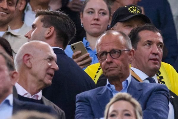 Dortmund, Deutschland: 22.08.2026 - Franz Beckenbauer Supercup 2026 - Borussia Dortmund vs. FC Bayern München Im Bild: v.li. DFB Präsident Bernd Neuendorf (DFB) und Bundeskanzler Friedrich M