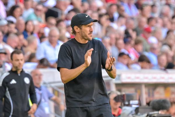 Julian Schuster (SC Freiburg, Trainer) mit Gestik GER, SC Freiburg vs Bor. Moenchengladbach, Fussball, Bundesliga, 3. Spieltag, Saison 2026 2027, 12.09.2026 DFL DFB REGULATIONS PROHIBIT ANY 
