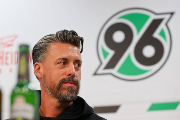 21.09.2026, xtgx, Fussball - 2.Bundesliga Hannover 96 - Pressekonferenz mit Trainer Sandro Wagner emspor, v.l. Sandro Wagner wird neuer Cheftrainer bei Hannover 96, Portrait, Portraet, Einze