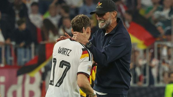 Klopp (r.) freut sich mit Wirtz