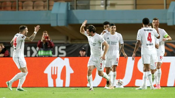 Jonas Hofmann und Bayer feiern